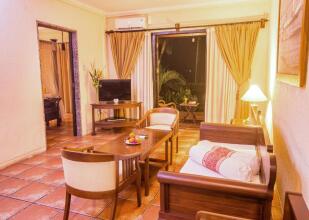 Nugraha Lovina Seaview Resort & Spa