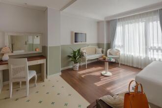 Au Lac Charner Hotel
