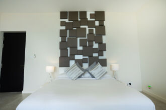 Green Turtle Villa By The Serendipity Collection