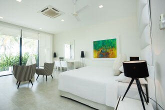 Green Turtle Villa By The Serendipity Collection