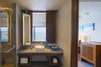 Centara Ras Fushi Resort & Spa Maldives