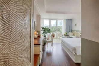 Au Lac Charner Hotel