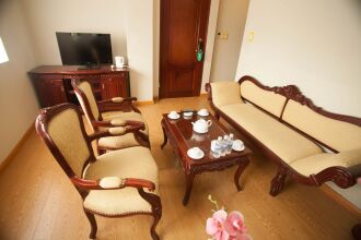 Au Lac Legend Hotel
