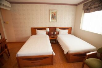 Au Lac Legend Hotel