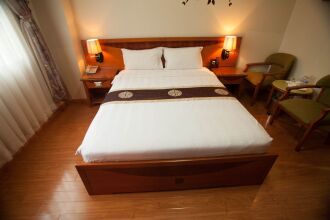 Au Lac Legend Hotel