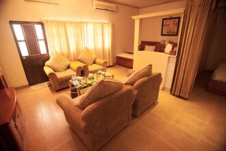 Au Lac Legend Hotel