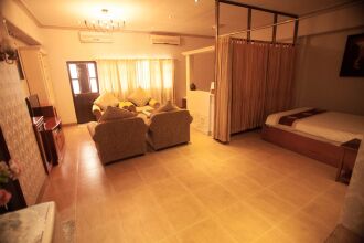 Au Lac Legend Hotel