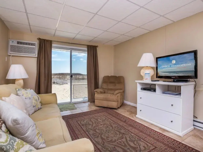 46th St Windjammer 104 1Br Condo