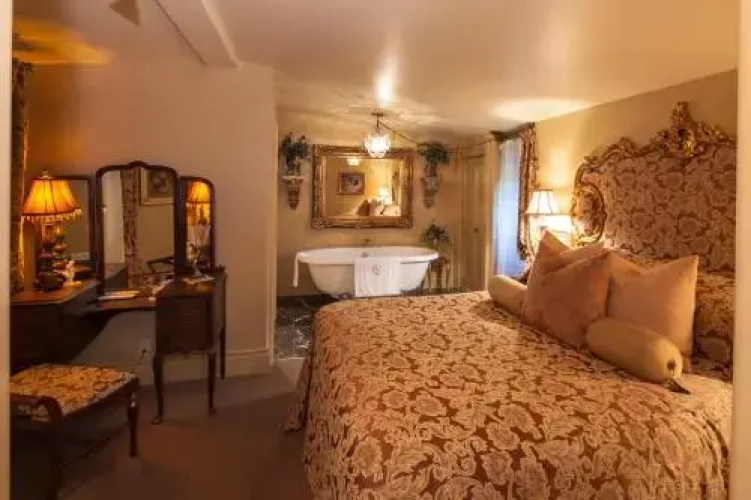 Russell Manor Bed & Breakfast