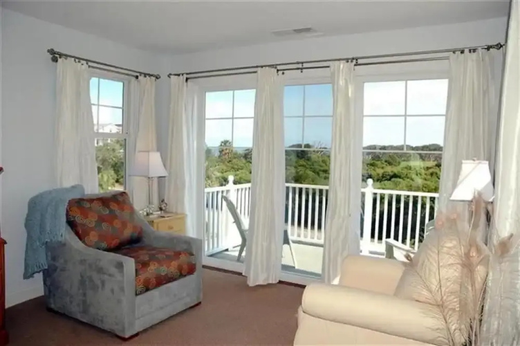 165 Giraffic Park 4 Br home by RedAwning