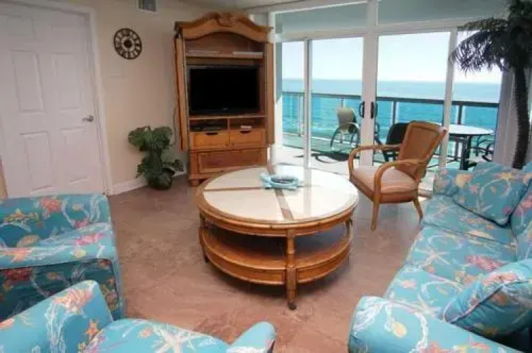 Laguna Keyes 707 by RedAwning
