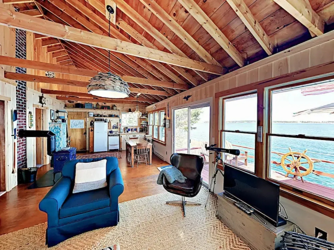 180 King Phillips Cabin