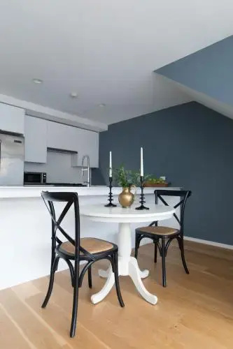 Vibrant Seaport Suites by Sonder