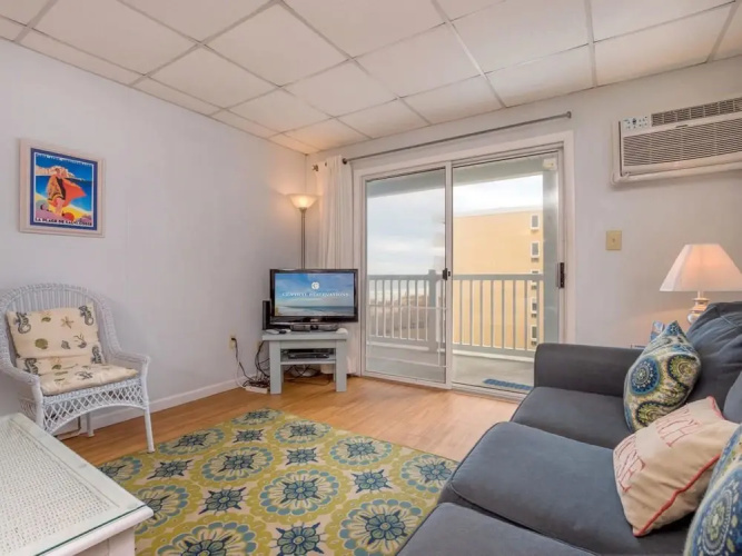 46th St Windjammer 302 1Br Condo