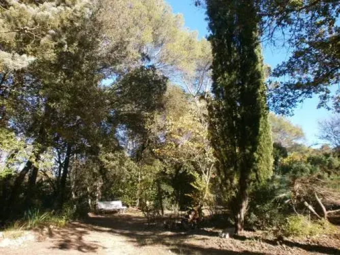Gîte Au Dolmen Provençal
