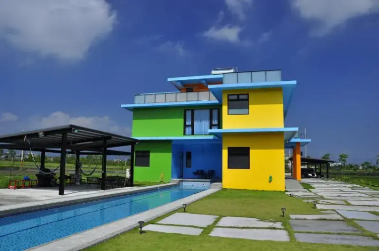 Color Hostel