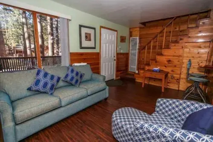Cozy Loft Cottage