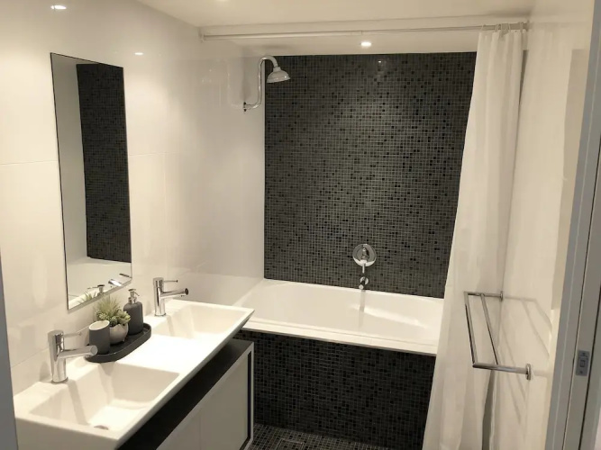 Sunshine Beach Luxe Apartment