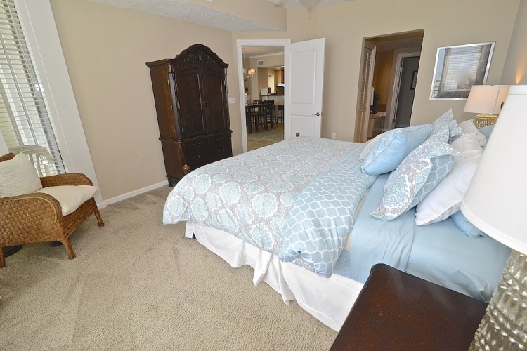 Colonnades 903