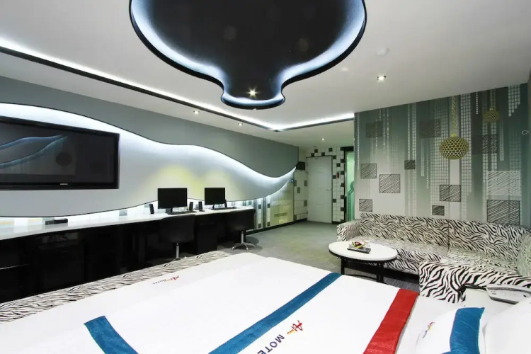 A Plus Hotel