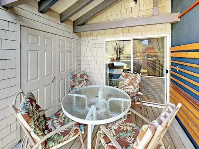 311 NW Riverfront St Home
