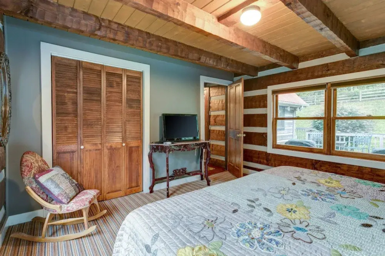 2521 Goose Creek Cottage Upper Level