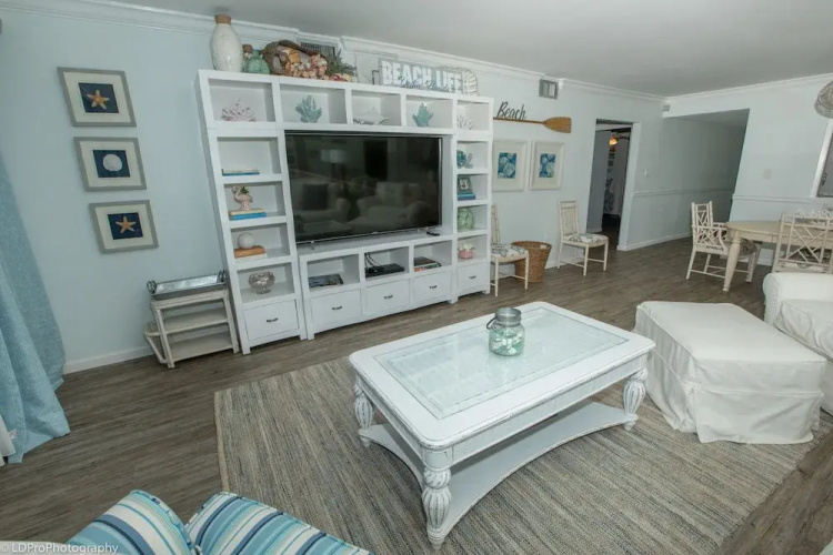 Shoreline Towers 1023 2 Bedroom Condo by RedAwning