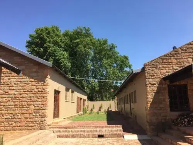 Treelands Manor