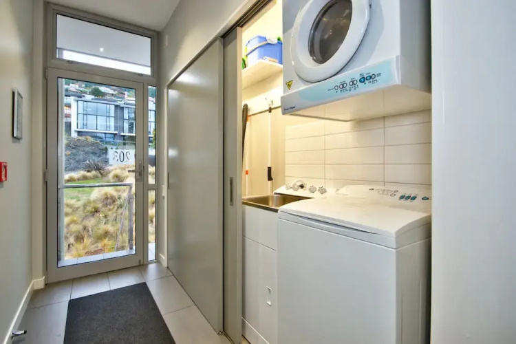 Central Queenstown Pounamu 203