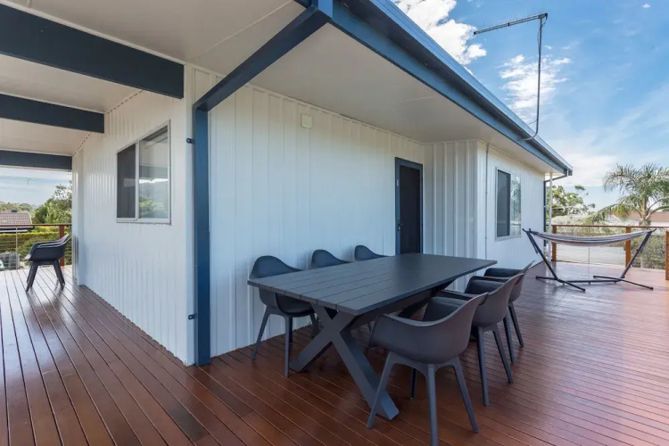 Upstairs Cottage on Beachurst