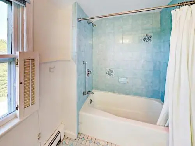 200 Shurtleff Rd Home - 3 Br home by RedAwning