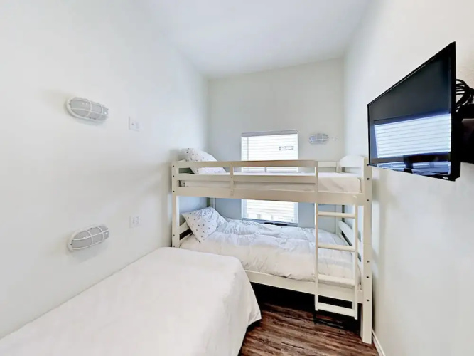 111 Stingray - 3 Br Home