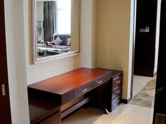 Ruiyang Crown Hotel