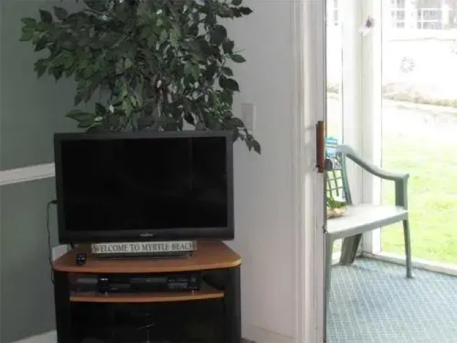 River Oaks 27 B 1 Br condo by RedAwning