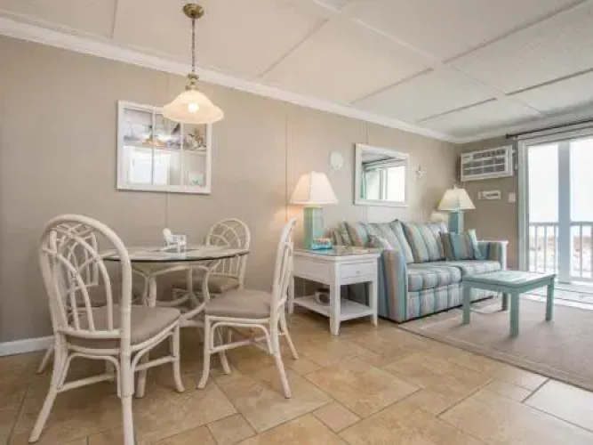 46th St Windjammer 208 1Br Condo