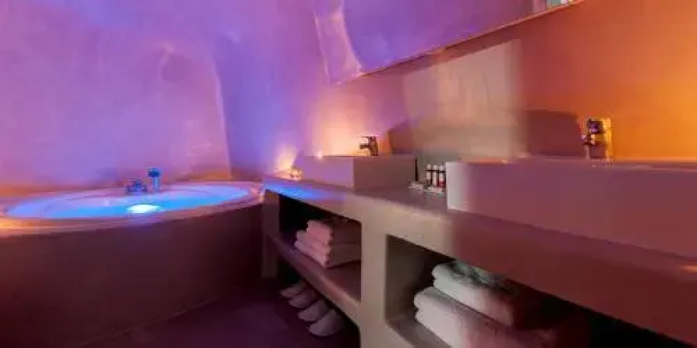 Evmenia Luxury Cave Villa