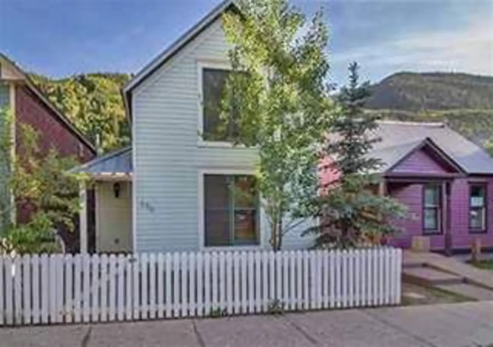 558 West Pacific Ave