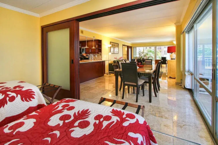 Ala Moana Condo 1777-9 by RedAwning