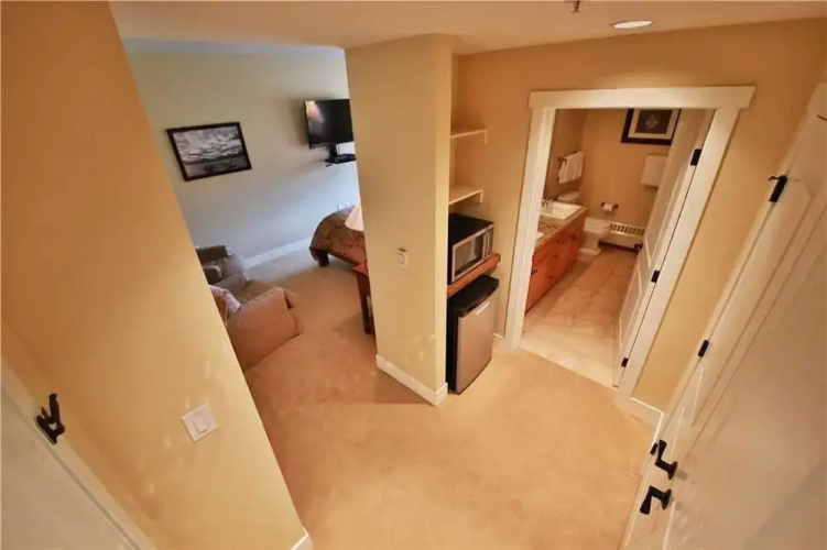Base Camp One 416C Penthouse - 3 Br Condo
