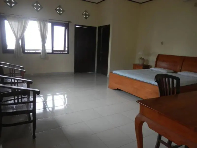 Sunshine Beach Bungalows and Restaurant