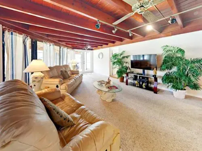 Edward - 4 Br Home