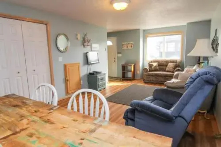 Ocean Waves 1 - 4 Br home by RedAwning