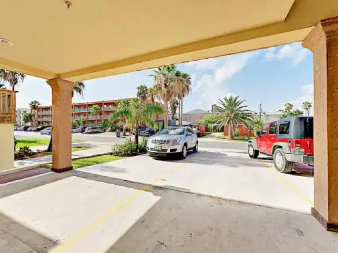 128 E Amberjack Condo Unit 2 - 2 Br condo by RedAwning