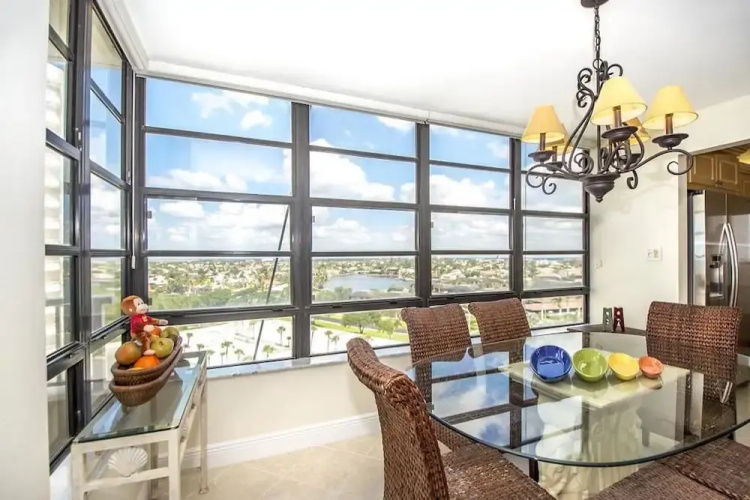 380 Seaview Ct. 2 Br Condo