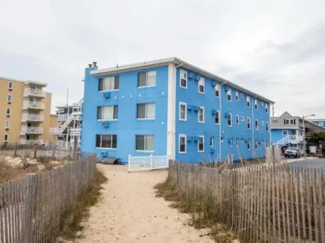 46th St Windjammer 307 1Br Condo