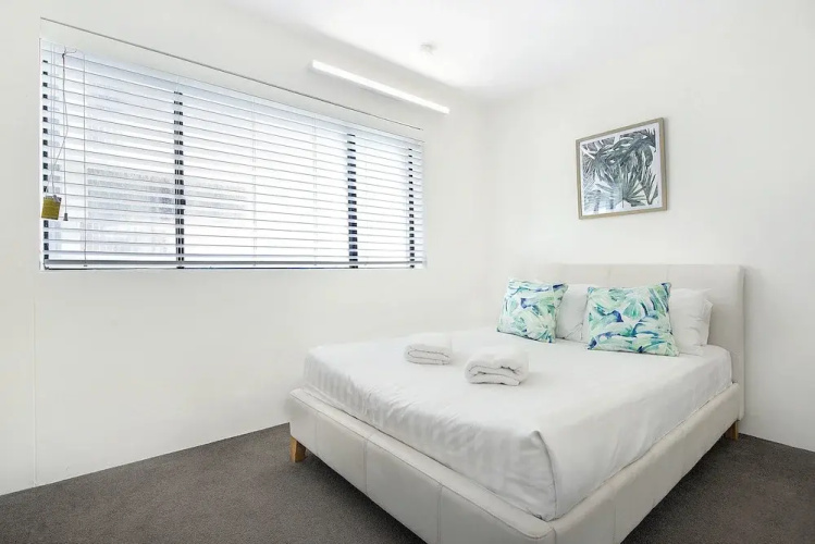 Surfers Paradise Absolute Beachfront Apartment