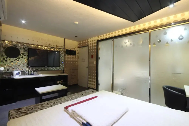 A Plus Hotel