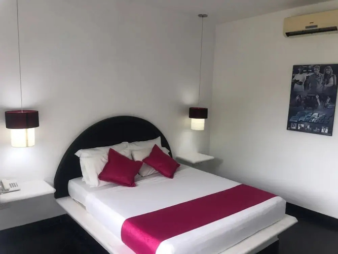 Hotel Paraiso Hollywood