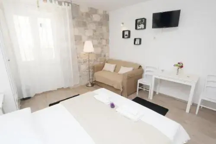 Split Old Town Suites