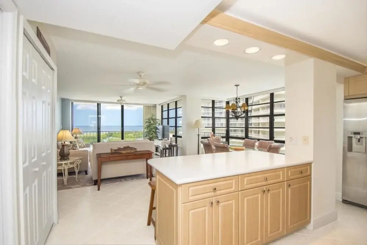 380 Seaview Ct. 2 Br Condo